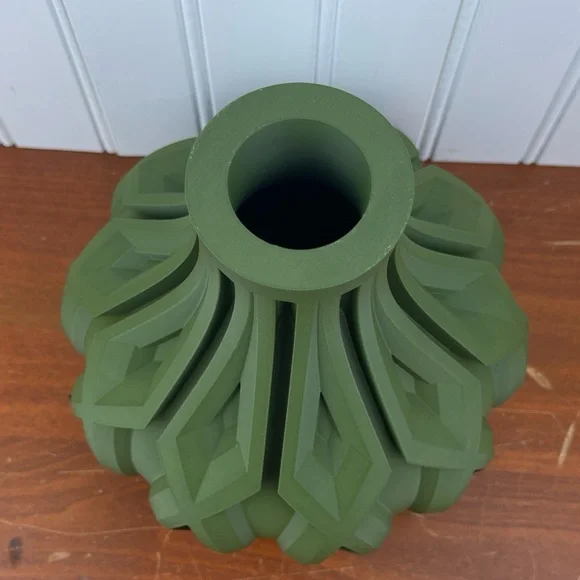 Modern Minimalist Flower Vase, The Linse Short Vase - Picture 5 of 8